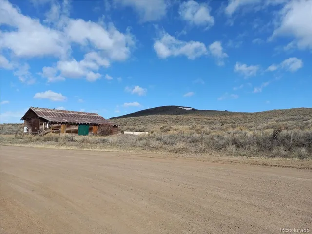 a view of house with a dry yard