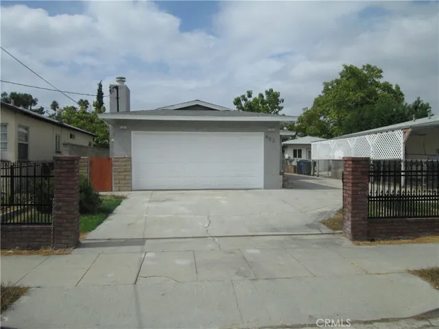 a front view of house with yard