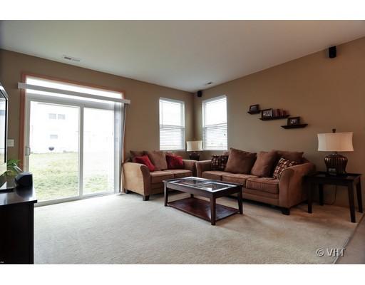 900 Avalon Way Minooka, IL 60447 - Photo 3 of 9
