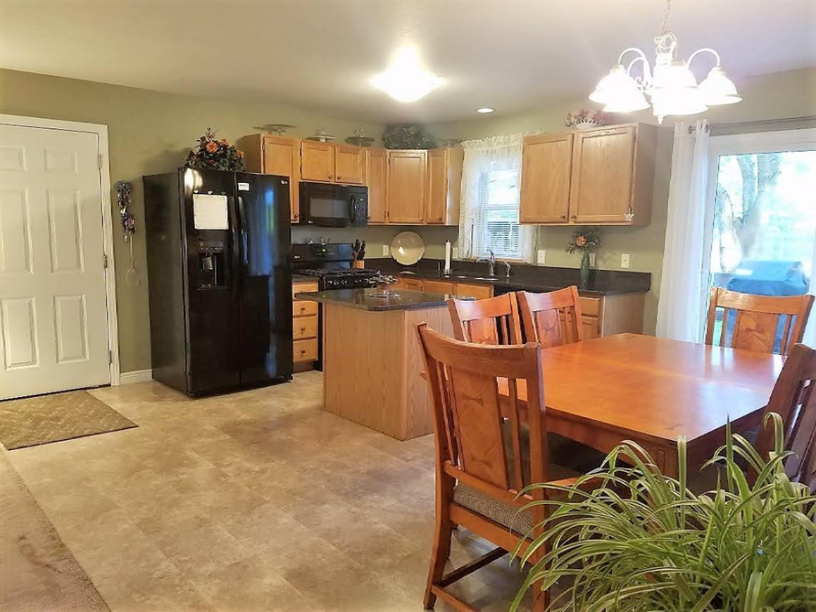 2173 East River Road Muskegon, MI 49445 - Photo 3 of 18 9