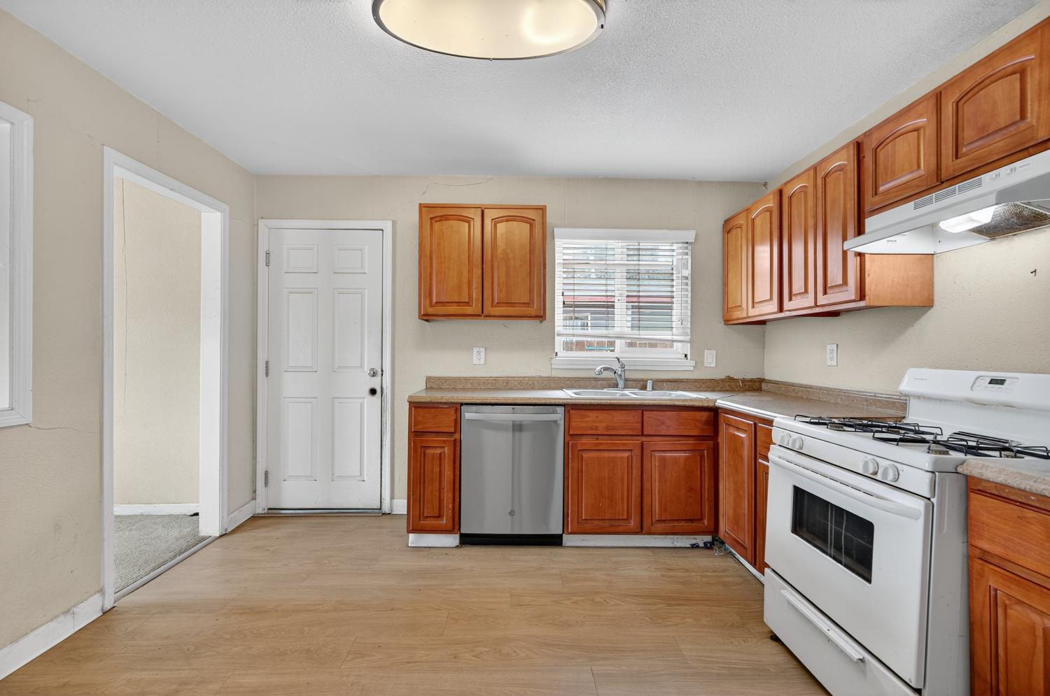 48 West Leland Road Pittsburg, CA 94565 - Photo 11 of 28