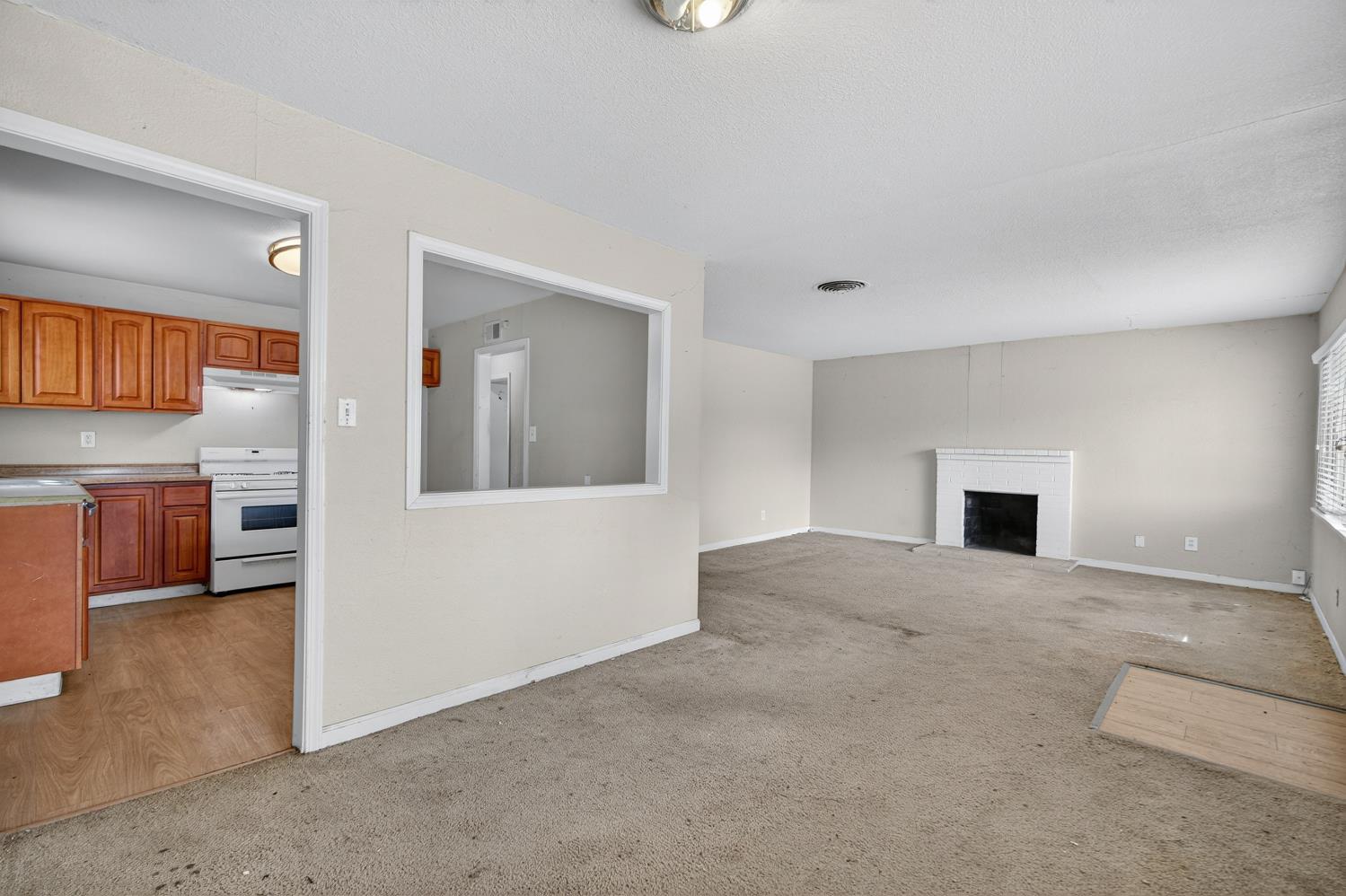 48 West Leland Road Pittsburg, CA 94565 - Photo 4 of 28