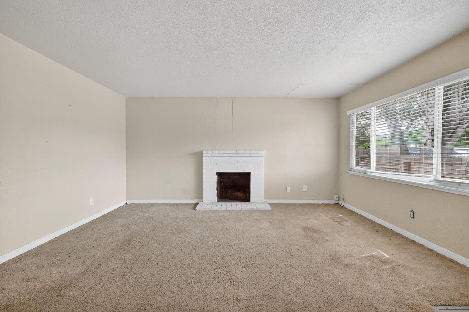 48 West Leland Road Pittsburg, CA 94565 - Photo 5 of 28