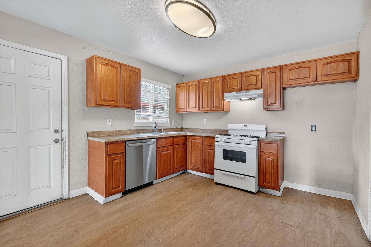 48 West Leland Road Pittsburg, CA 94565 - Photo 9 of 28