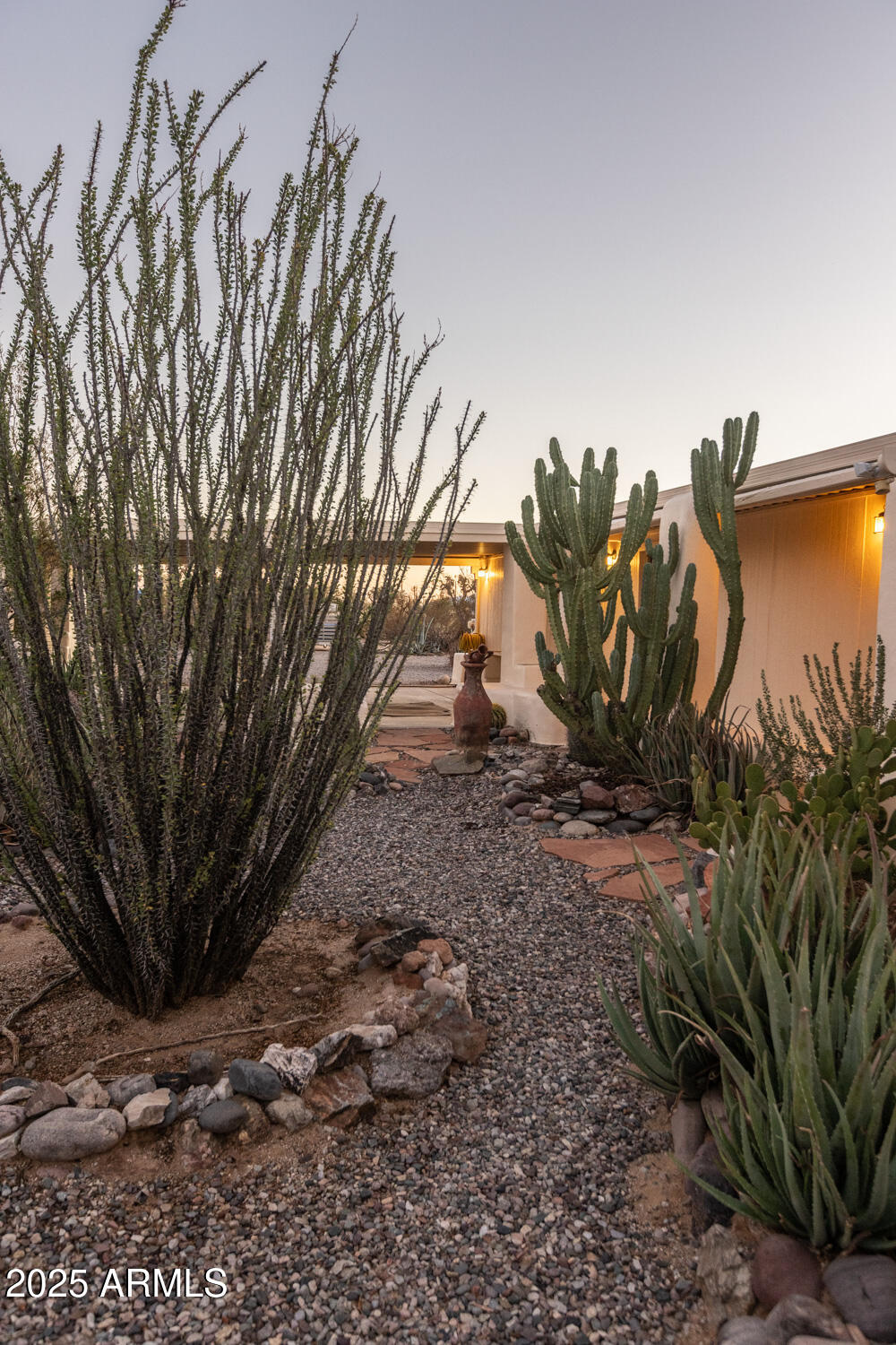 8362 North Dead Mans Gulch Road Florence, AZ 85132 - Photo 8 of 62 a view of a backyard of the house