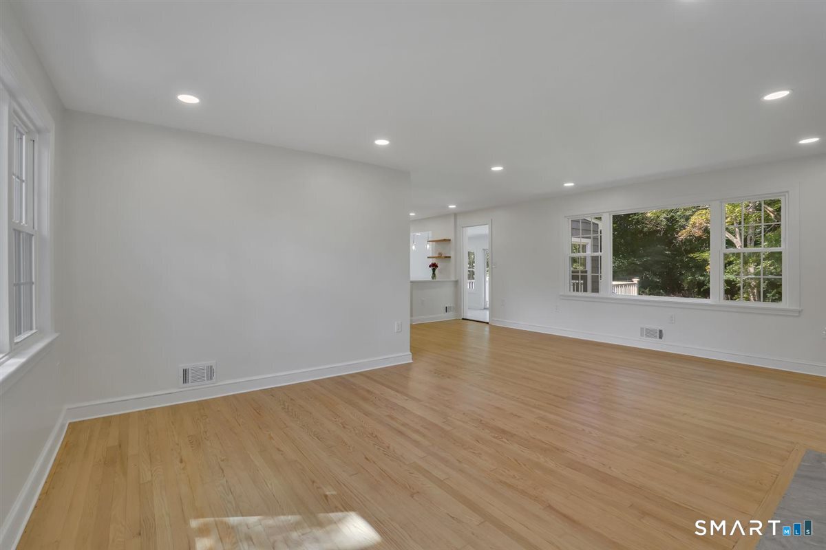 147 Ridge Road Middletown, CT 06457 - Photo 10 of 37 Gallery Image 10
