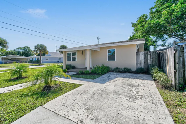 $325,000 | 1301 West 25th Street, Riviera Beach, FL 33404