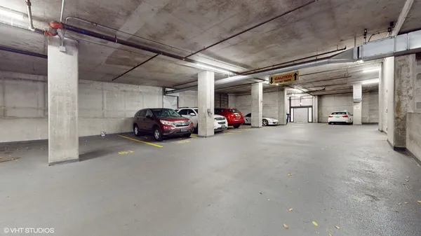 $2,895 | 210 South Desplaines Street, Unit 907, Chicago, IL 60661