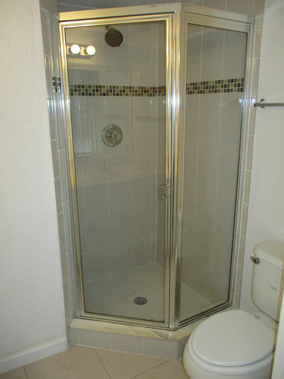 8285 Thames Boulevard, Unit A Boca Raton, FL 33433 - Photo 13 of 14 shower