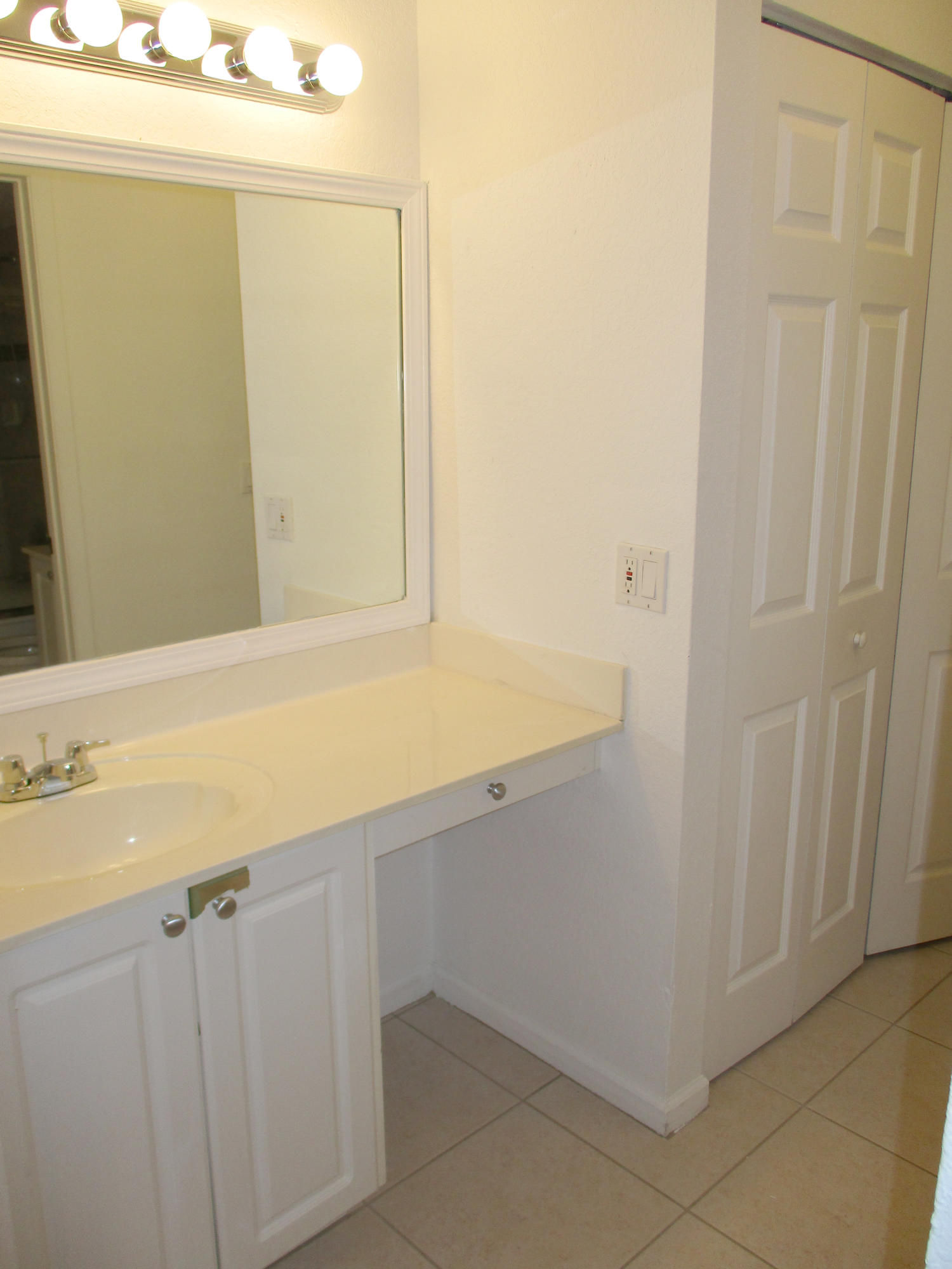 8285 Thames Boulevard, Unit A Boca Raton, FL 33433 - Photo 10 of 14 bath cab 2