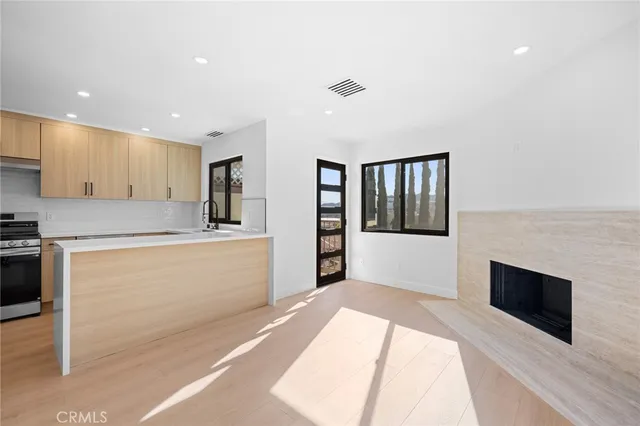 $798,000 | 1162 Winchester Avenue, Unit K, Glendale, CA 91201