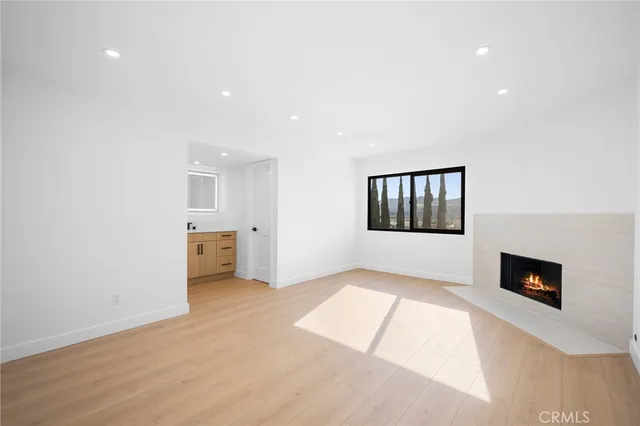 $798,000 | 1162 Winchester Avenue, Unit K, Glendale, CA 91201