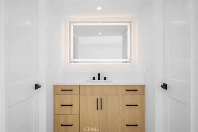 $798,000 | 1162 Winchester Avenue, Unit K, Glendale, CA 91201