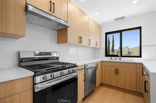 $798,000 | 1162 Winchester Avenue, Unit K, Glendale, CA 91201