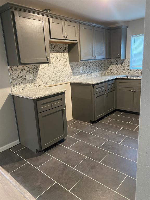 324 Hogan Lane Bellmead, TX 76705 - Photo 17 of 36