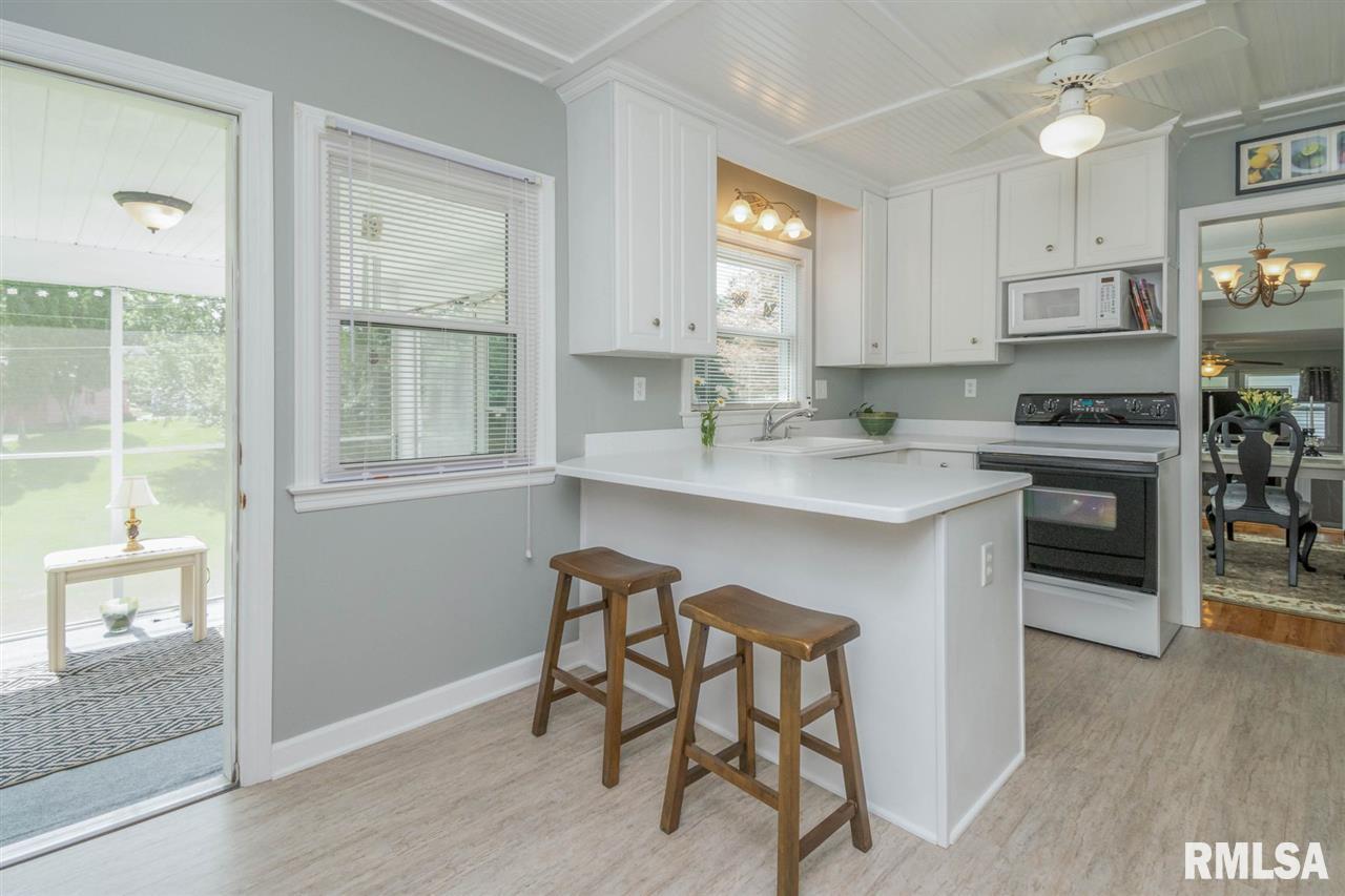 2121 Fairhaven Road Davenport, IA 52803 - Photo 11 of 23 Gallery Image 11
