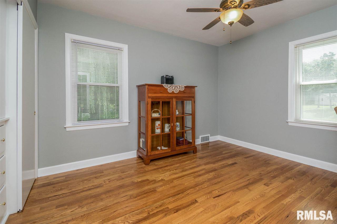 2121 Fairhaven Road Davenport, IA 52803 - Photo 15 of 23 Gallery Image 15