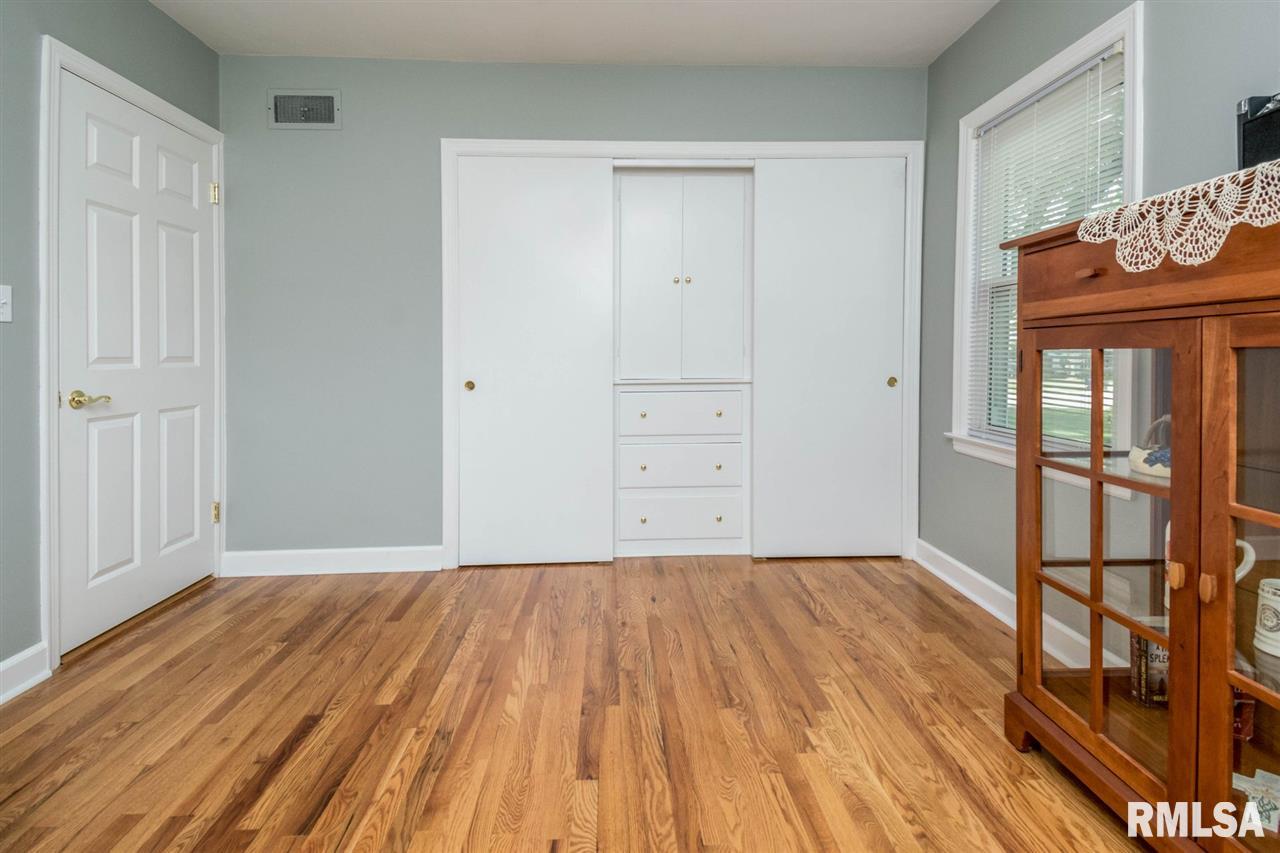 2121 Fairhaven Road Davenport, IA 52803 - Photo 16 of 23 Gallery Image 16