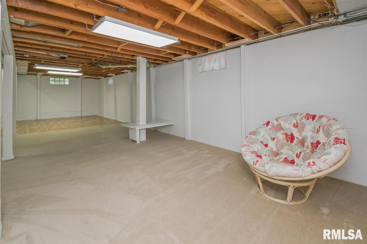 2121 Fairhaven Road Davenport, IA 52803 - Photo 18 of 23 Gallery Image 18