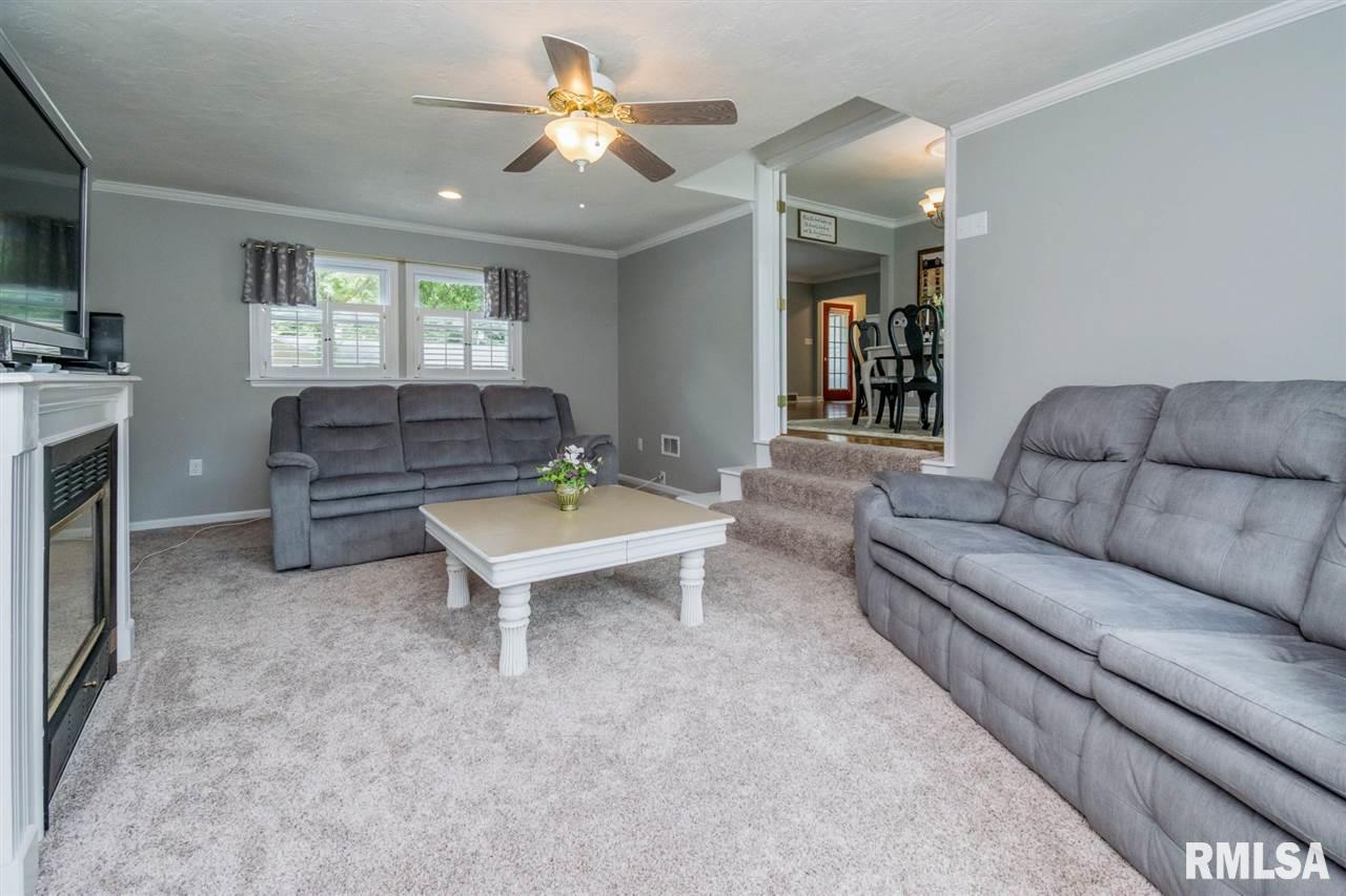 2121 Fairhaven Road Davenport, IA 52803 - Photo 8 of 23 Gallery Image 8