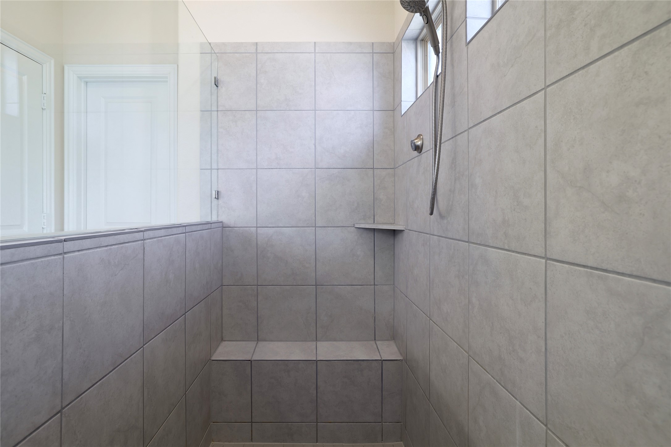 3341 Pauling Loop Round Rock, TX 78665 - Photo 20 of 40 Detailed view of the oversized tiled shower