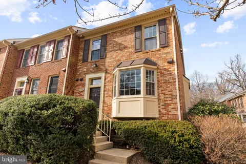$789,000 | 5465 Grove Ridge Way, Unit 123, Rockville, MD 20852