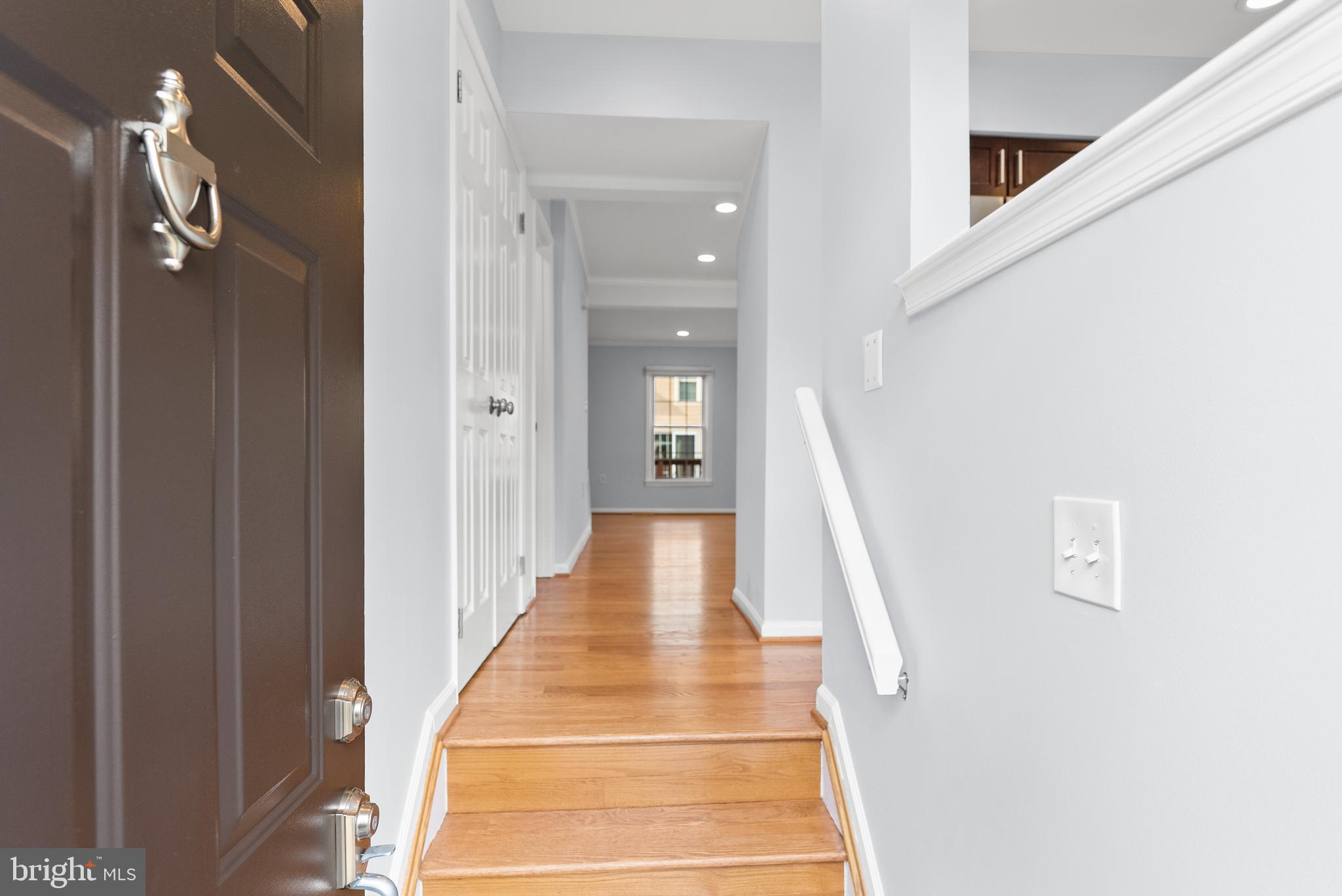 5465 Grove Ridge Way, Unit 123 Rockville, MD 20852 - Photo 6 of 39 a view of an entryway