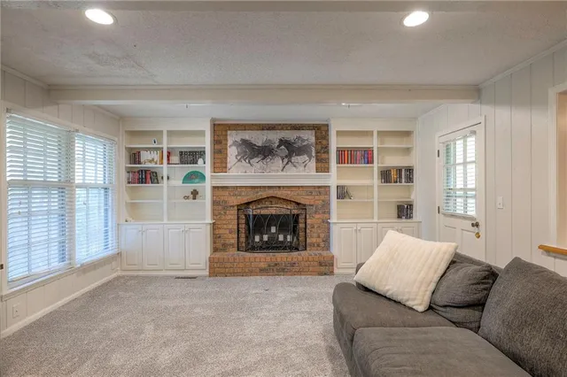 $365,000 | 1117 Northeast Clubhouse Lane, Lee's Summit, MO 64086