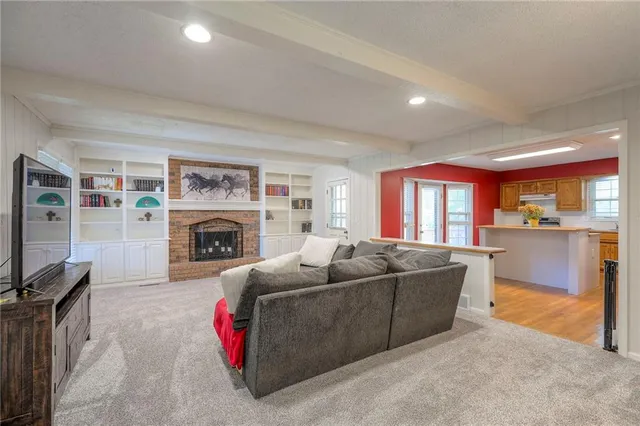 $365,000 | 1117 Northeast Clubhouse Lane, Lee's Summit, MO 64086