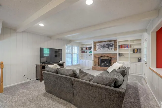 $365,000 | 1117 Northeast Clubhouse Lane, Lee's Summit, MO 64086