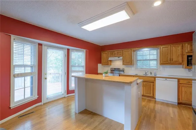 $365,000 | 1117 Northeast Clubhouse Lane, Lee's Summit, MO 64086