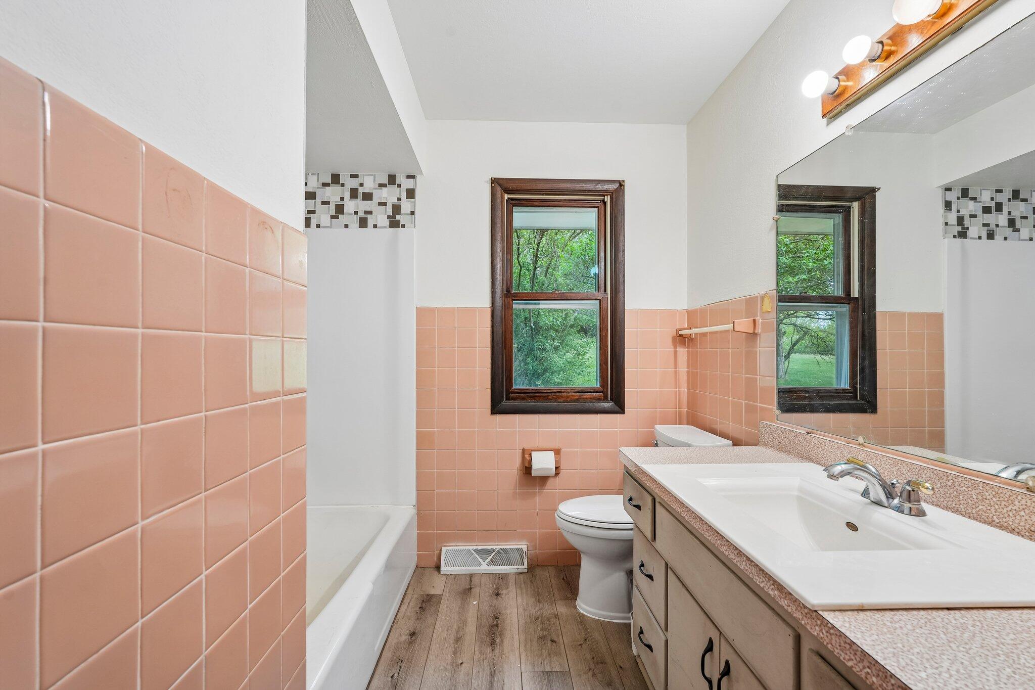 W220-n9758 Amy Belle Road Colgate, WI 53017 - Photo 12 of 27 Bathroom