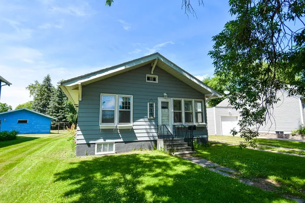 $59,900 | 313 East Prairie Avenue, Warren, MN 56762