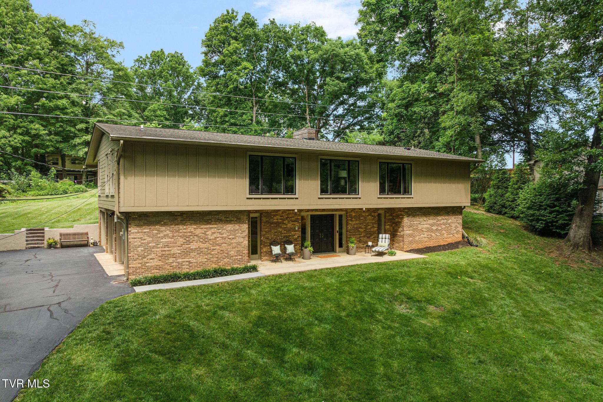 1006 Friar Tuck Road Johnson City, TN 37604 - Photo 3 of 57 Side view