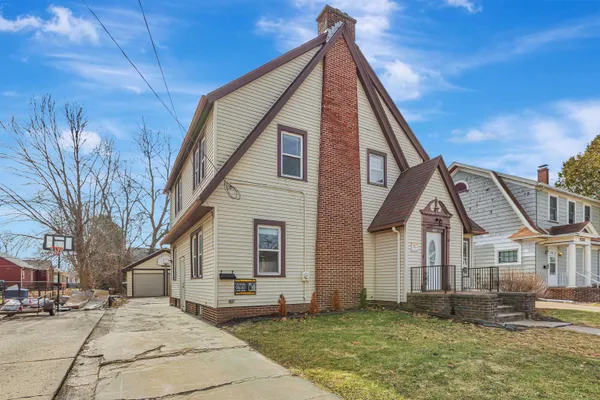 $249,000 | 829 Prospect Avenue, Oshkosh, WI 54901