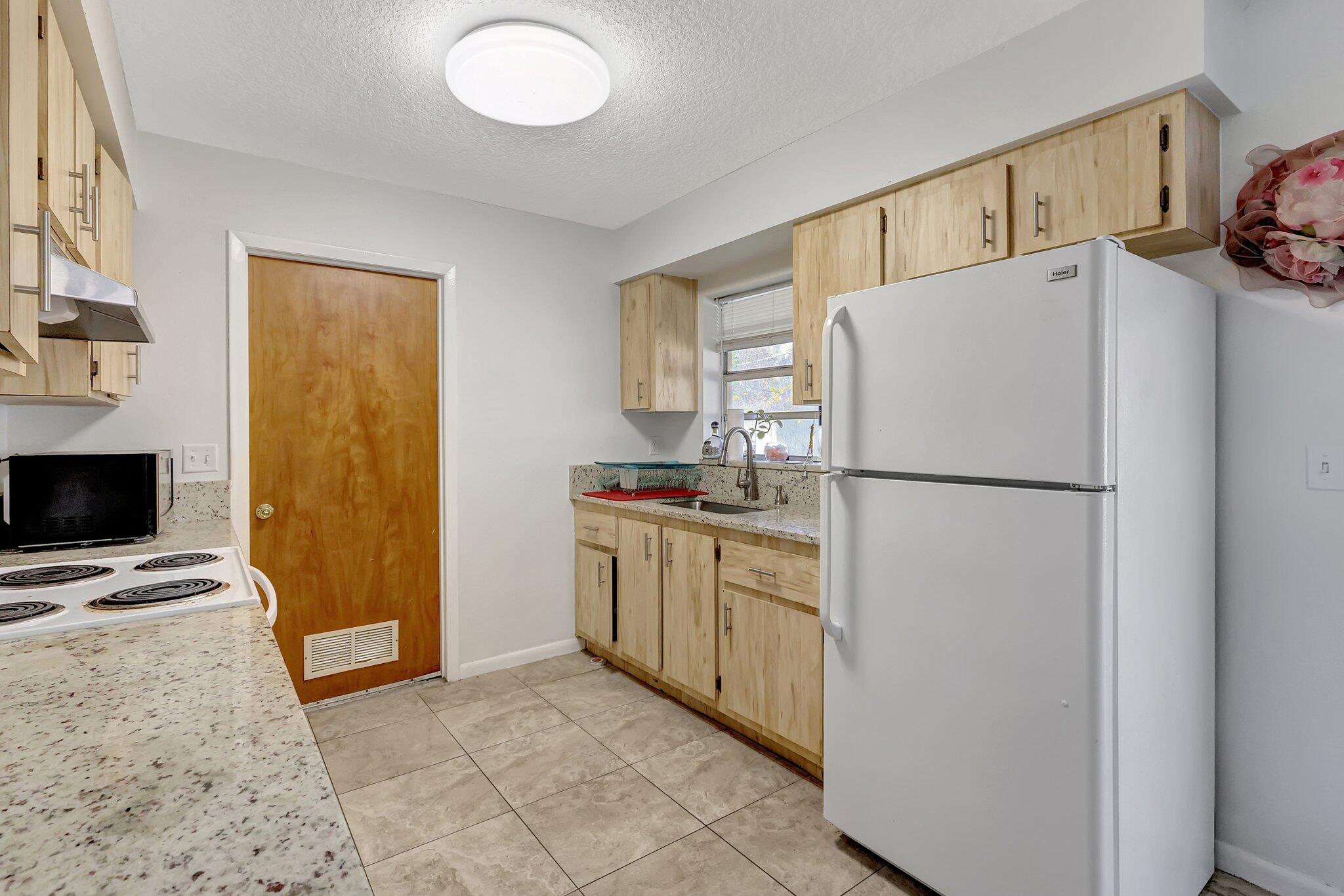 7406 Donlon Road Fort Pierce, FL 34951 - Photo 12 of 40 Kitchen