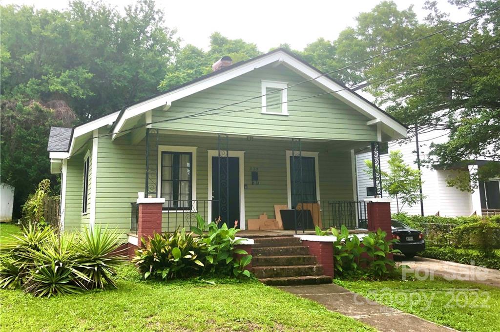 335 South Torrence Street Charlotte, NC 28204 - Photo 2 of 6 a front view of a house with garden