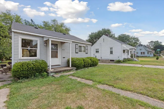 $70,000 | 1529 South Pennsylvania Avenue, Lansing, MI 48910