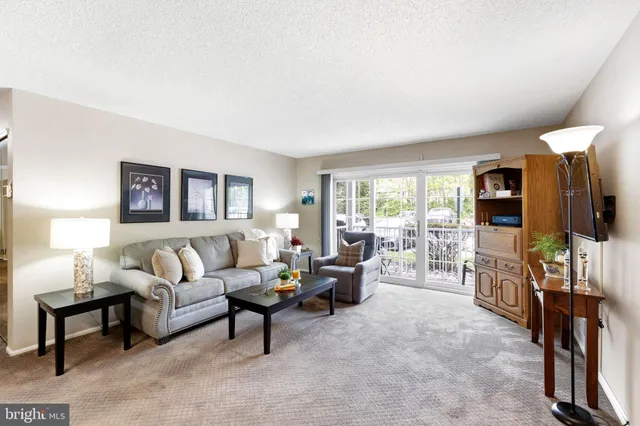 $2,100 | 14 Cheverny Court, Trenton, NJ 08619