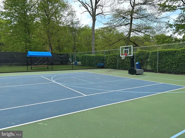 a view of a tennis court
