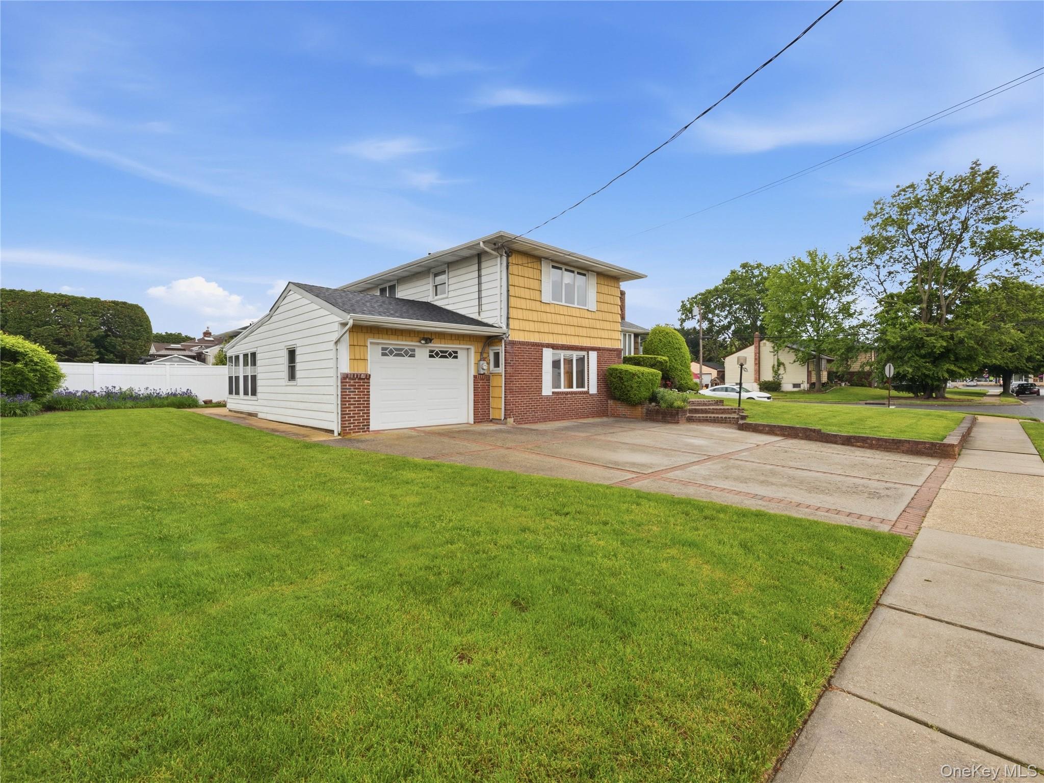 70 Polo Road Massapequa, NY 11758 - Photo 31 of 39