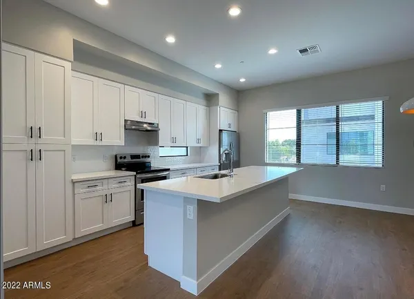 $2,695 | 3215 East Flower Street, Unit 10, Phoenix, AZ 85018