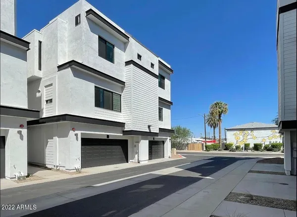 $2,695 | 3215 East Flower Street, Unit 10, Phoenix, AZ 85018