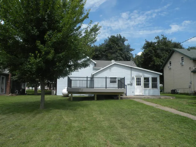 $179,900 | 318 East Amelia Street, Cassville, WI 53806