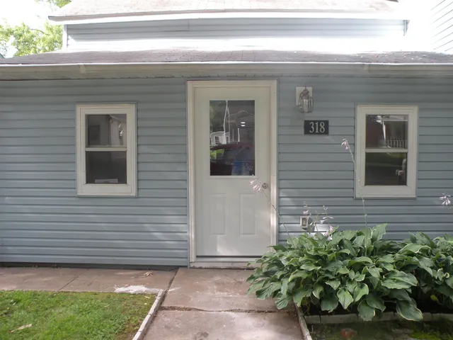 $179,900 | 318 East Amelia Street, Cassville, WI 53806