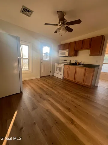 $1,800 | 191 Elm Street, Unit TOP, Saratoga Springs, NY 12866