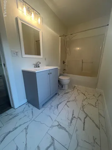 $1,800 | 191 Elm Street, Unit TOP, Saratoga Springs, NY 12866