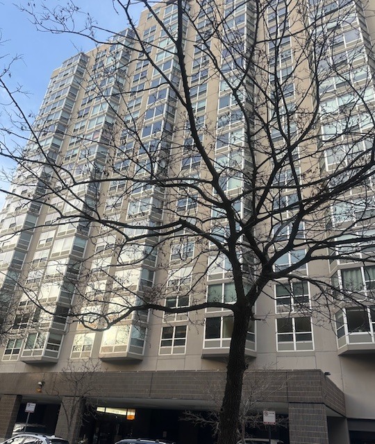 720 West Gordon Terrace, Unit 7M Chicago, IL 60613 - Photo 1 of 7