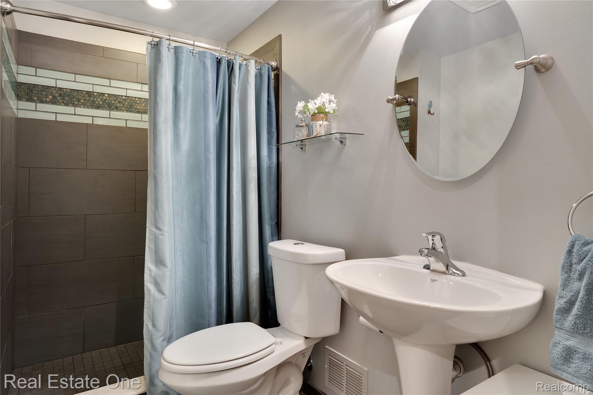 3214 Everett Drive Rochester, MI 48307 - Photo 39 of 50 DSC01216.jpg