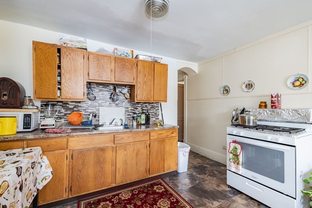 249 St James Boulevard Springfield, MA 01104 - Photo 2 of 20 Gallery Image 2
